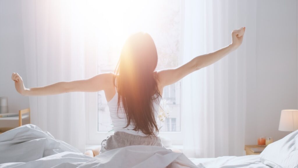 11 Things You Should Never Do Just After You Wake Up