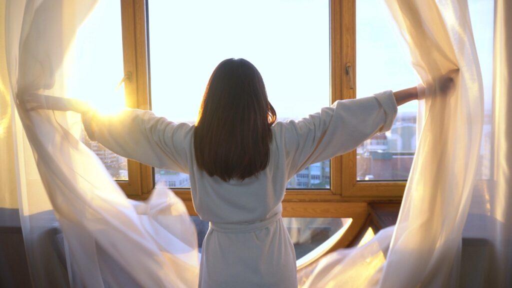 11 Things You Should Never Do Just After You Wake Up